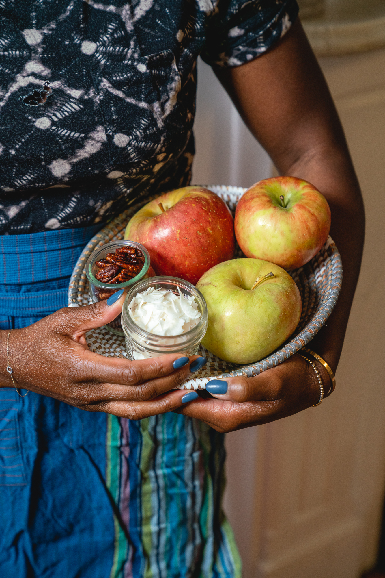 Cinnamon-glazed apples - Maya 