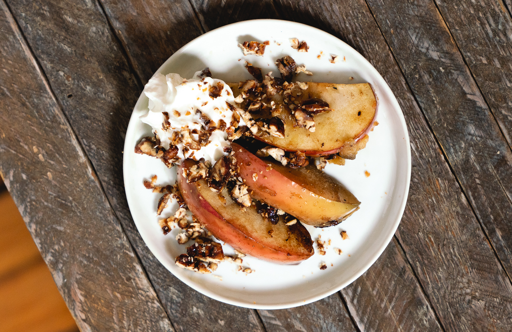 Cinnamon-glazed apples - Maya